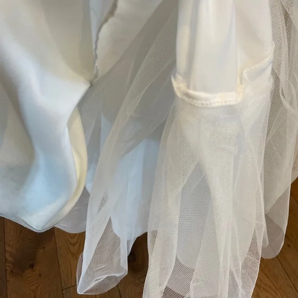 🌟💜🌟STELLA YORK Ivory Wedding Dress with Detachable Sleeves Altered to Sz 2 - Picture 11 of 14